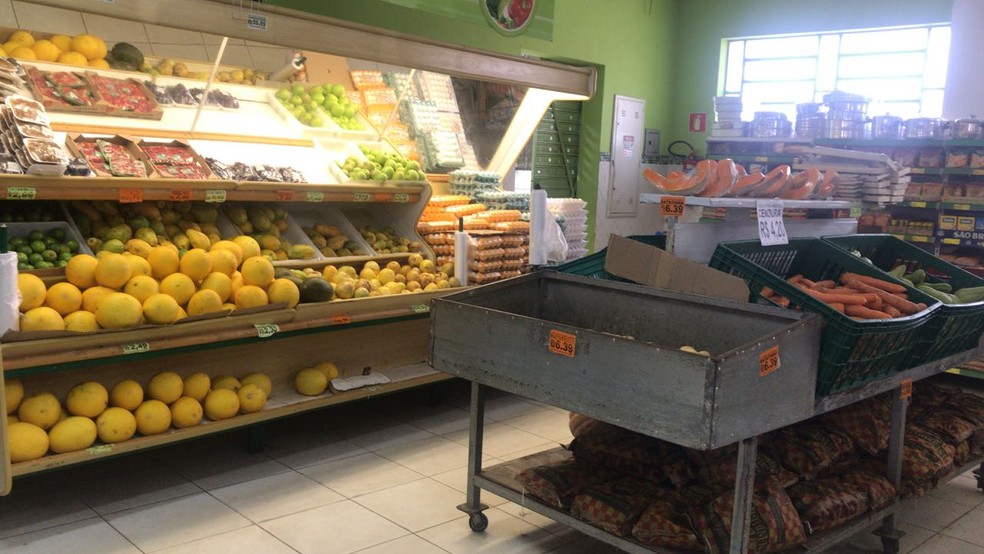 Donos de supermercados de bairro em Maceió dizem que ainda não esntiram desabastecimento de alimentos por causa da greve dos caminhoneiros (Foto: Aline Adelino/Arquivo pessoal)
