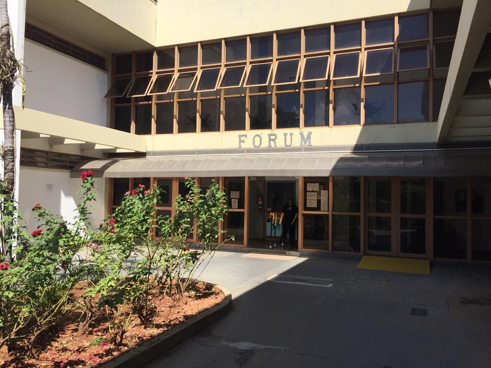 JÃºri ocorre no FÃ³rum de Tupi Paulista â Foto: Mariane Santos/TV Fronteira