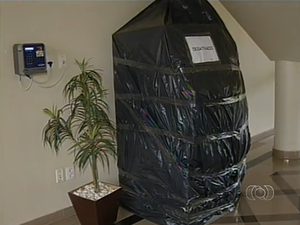 Um caixa eletrônico na OAB, no Tocantins, foi desativado, após tentativa de assalto (Foto: Reprodução/TV Anhanguera)