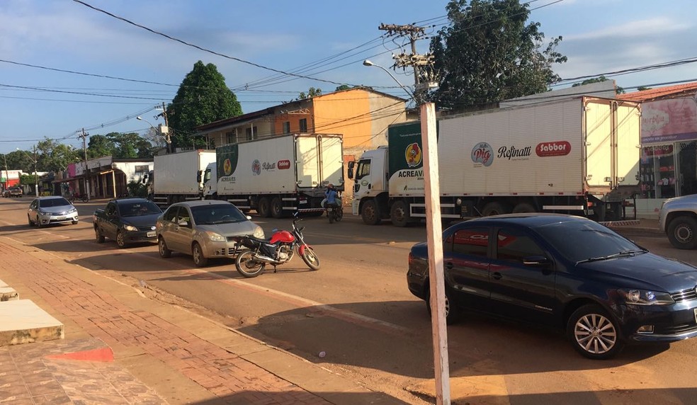 Mais de R$ 300 mil foram encontrados divididos entre caminhões de empresa de frios  (Foto: Arquivo Pessoal)