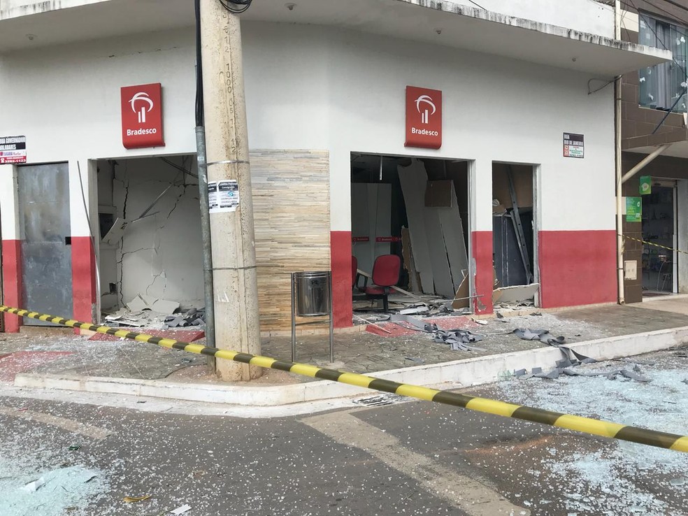 Bandidos explodiram agência bancária em Marilac — Foto: Farley Vasconcelos/InterTV dos Vales