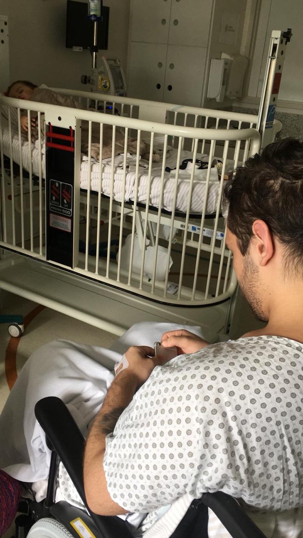 No primeiro dia após o transplante, Rafael torcia para que a filha tivesse uma boa recuperação e voltasse a ter uma vida normal — Foto: Arquivo pessoal 