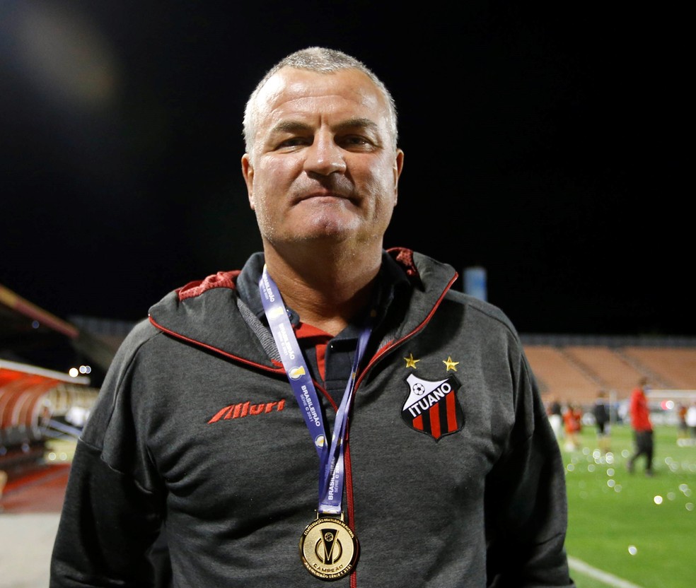 Mazola Júnior com a medalha de campeão brasileiro da Série C pelo Ituano — Foto: Fernando Roberto/Ituano FC
