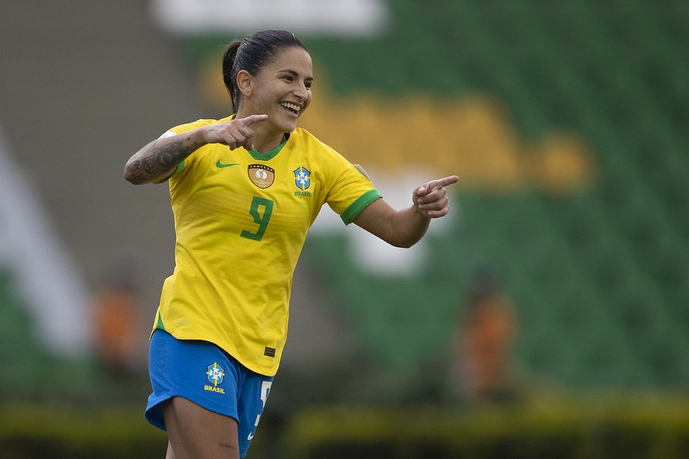Debinha comemora gol na Copa América — Foto: Thaís Magalhães