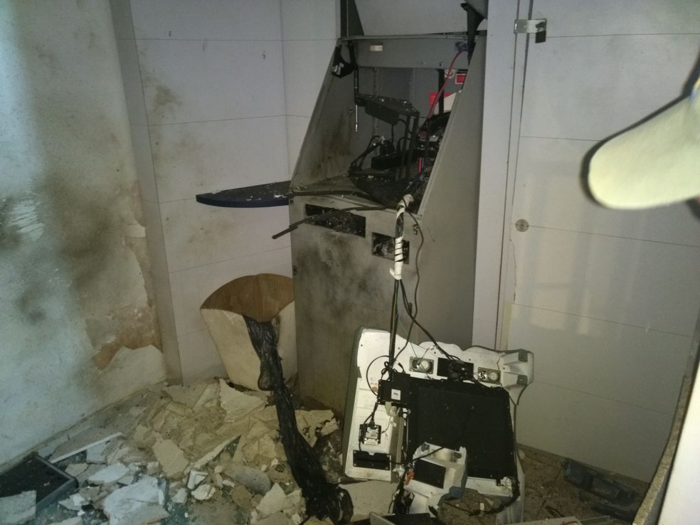 Caixa eletrônico ficava no pátio interno da Usina Cucau. (Foto: Reprodução/WhatsApp)