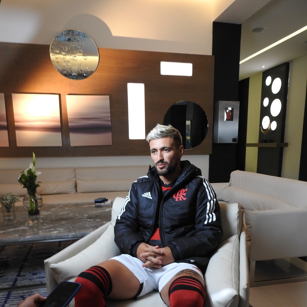 Arrascaeta em entrevista ao ge antes de Flamengo x Al Hilal &mdash; Foto: Fred Gomes