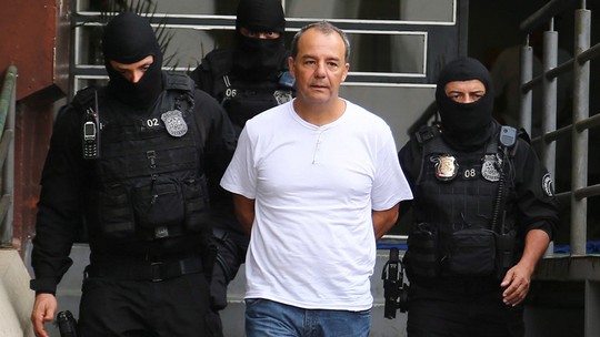 Tribunal revoga uma das duas ordens de prisão domiciliar contra Sérgio Cabral