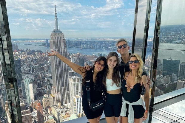 Flávia Alessandra com a família em Nova York (Foto: Instagram/Reprodução)