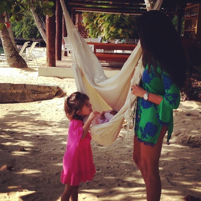 Daniella Sarahyba com as filhas (Foto: Instagram)