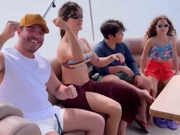Wesley Safadão passeia de barco com a família (Foto: Reprodução/Instagram)