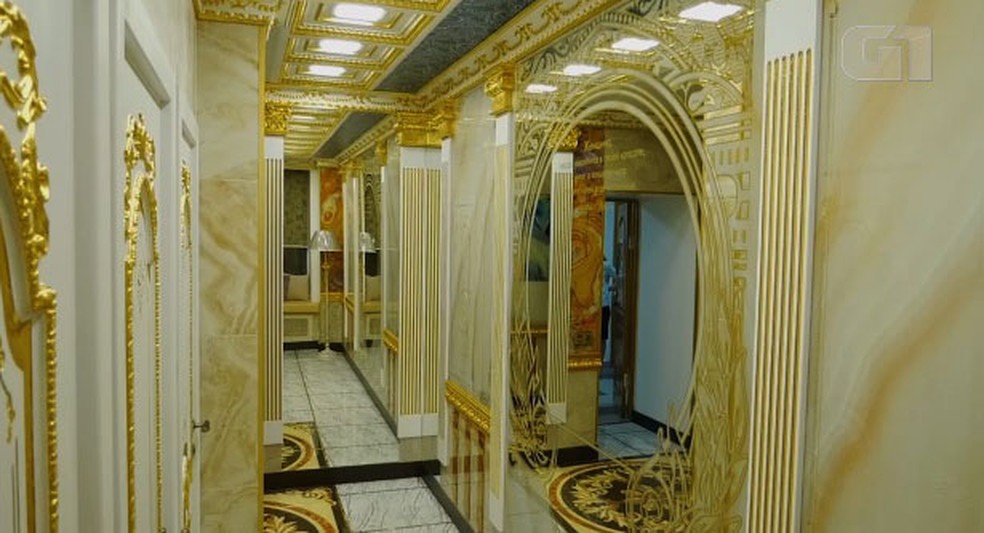 Banheiro em universidade russa é decorado com ouro e mármore (Foto: Reprodução/G1)