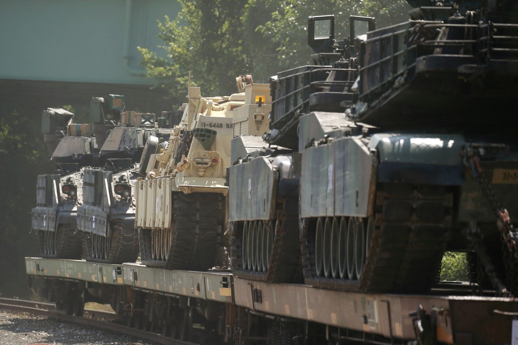 Tanques M1 Abrams e outros veículos blindados são vistos em pátio ferroviário em foto de 2 de julho de 2019 — Foto: REUTERS/Leah Millis