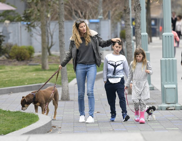 Gisele Bündchen e filhos (Foto: The Grosby Group) Gisele Bündchen e filhos (Foto: The Grosby Group)