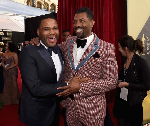 LOS ANGELES, CA - JANUARY 21:  Actors Anthony Anderson (L) and Deon Cole attend the 24th Annual Screen Actors Guild Awards at The Shrine Auditorium on January 21, 2018 in Los Angeles, California.  (Photo by Kevork Djansezian/Getty Images) (Foto: Getty Images)