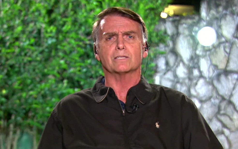 Bolsonaro dá entrevista ao Jornal Nacional, em 8 de outubro. — Foto: Reprodução/TV Globo