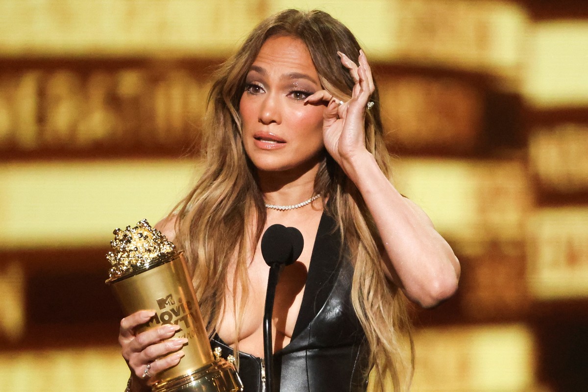 Emoção de Jennifer Lopez e beijo em cobra marcam noite do MTV Film & TV Awards 2022 |  Cinema