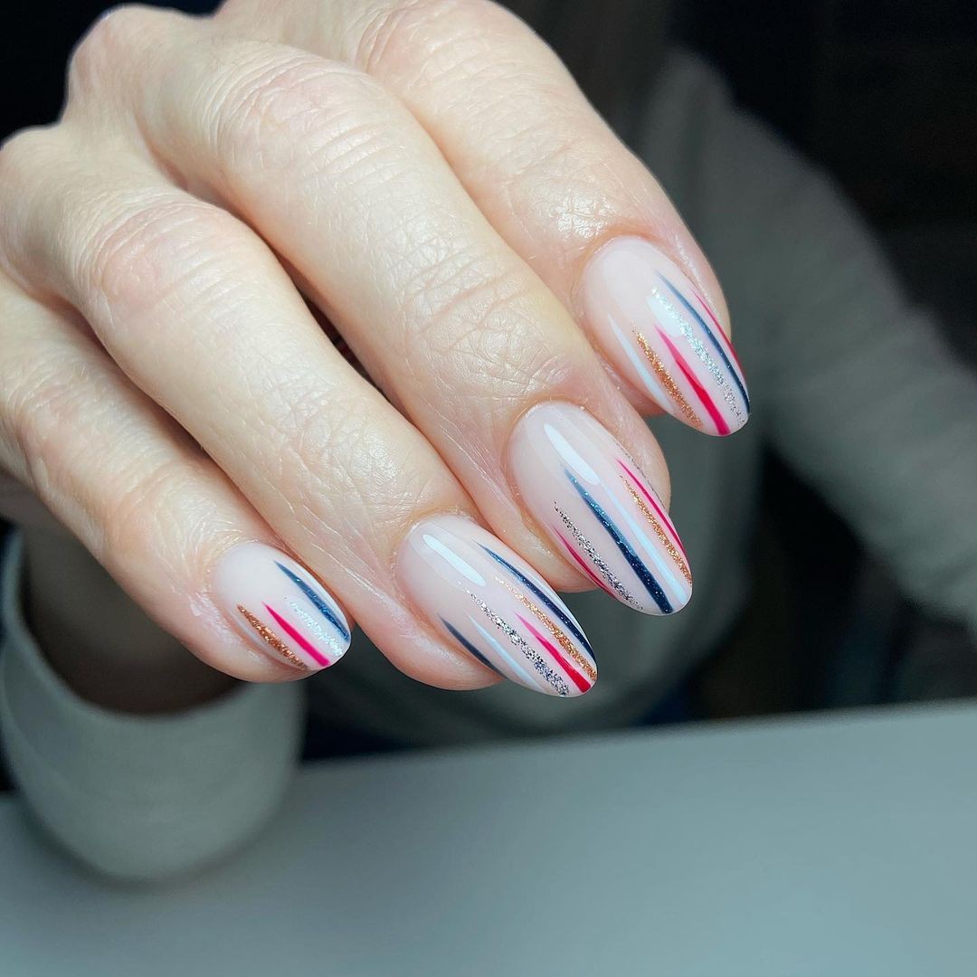 Metalizado tendência nail art 2021 (Foto: Instagram @_by_shelley)