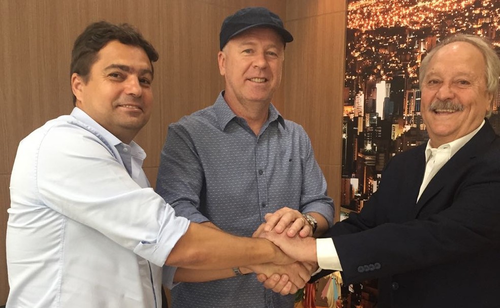 Nova diretoria do Cruzeiro espera se reunir com o técnico Mano Menezes nesta quarta (Foto: Diivulgação/Cruzeiro)