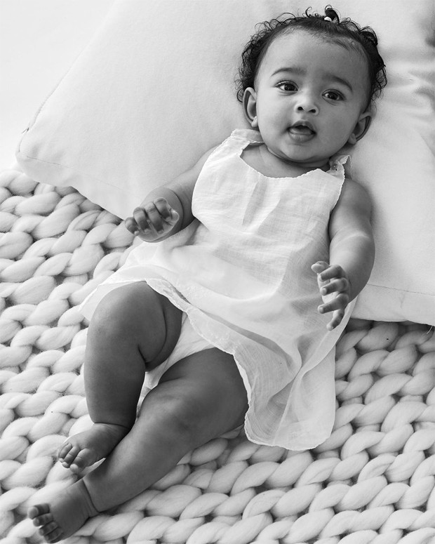 A pequena Chicago, filha de Kim Kardashian e Kanye West, faz um ano (Foto: Reprodução / Instagram)