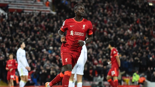 Man comemora gol do Liverpool contra o Leeds