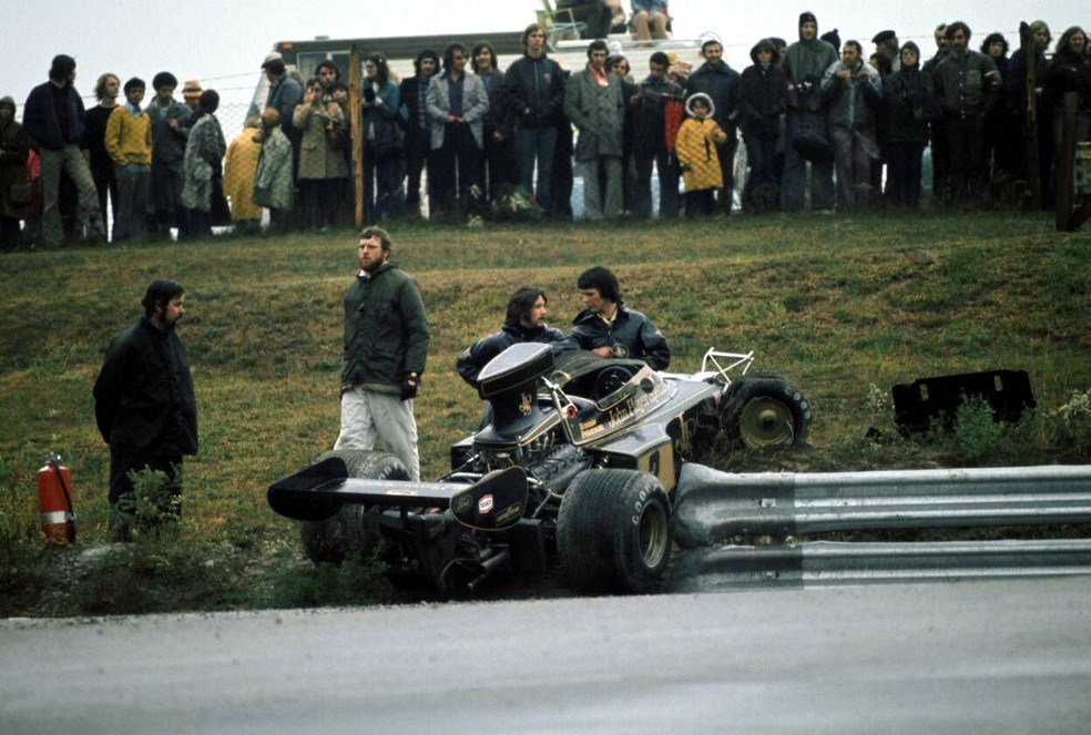 Carro de Peterson ficou destruído após acidente no GP do Canadá — Foto: Reprodução