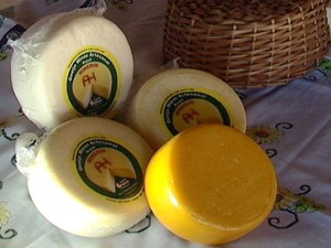 queijo minas artesanal de Araxá MG pode ser comercializado em outros estados (Foto: Reprodução/TV Integração)