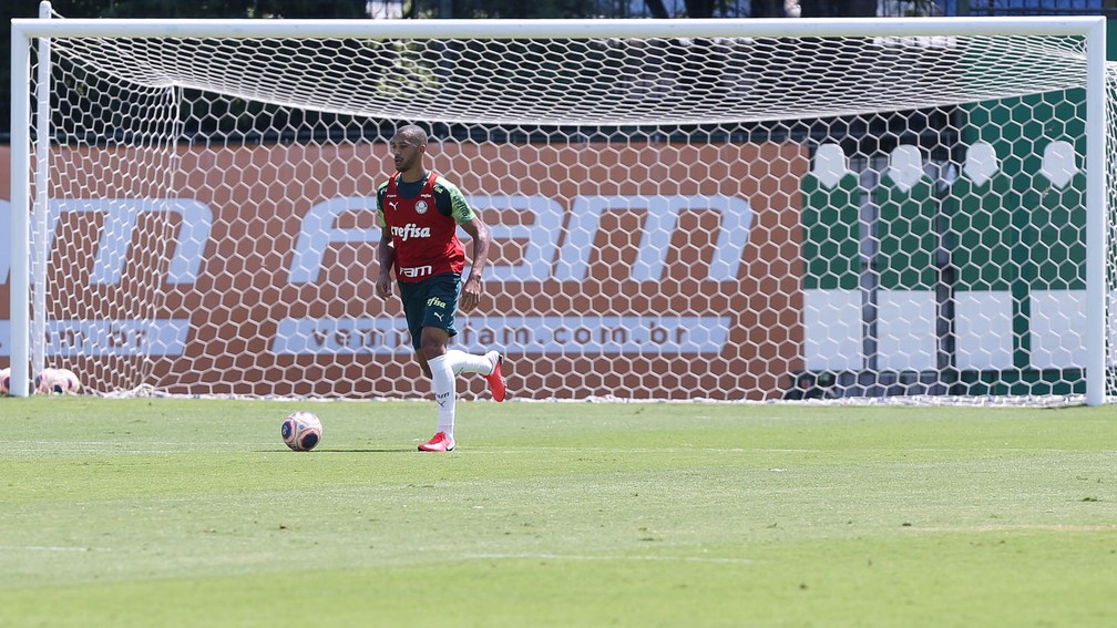 Vitor Hugo fala em aprendizado na Europa e recomeço no Palmeiras: 
