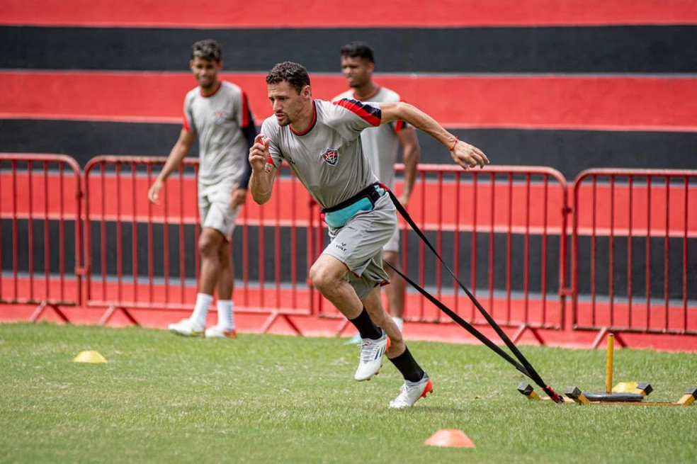 Nicolás Dibble em treino pelo Vitória  — Foto: Pietro Carpi/EC Vitória