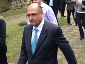 Alckmin chega ao velório de Civita  (Foto: Roney Domingos/G1)
