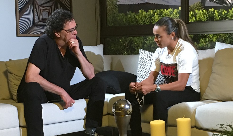 Casagrande entrevista Marta, seis vezes melhor do mundo — Foto: Cíntia Barlem