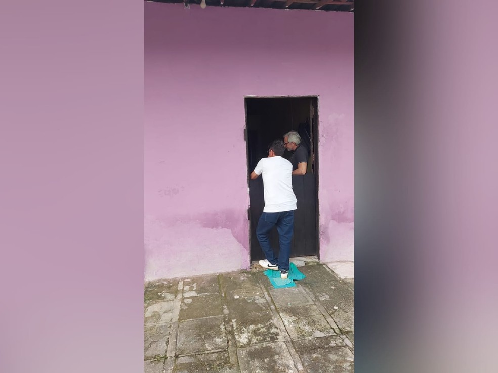 Casa onde garota de 13 anos foi encontrada pela polícia após ser levada pelo ex, também adolescente, em Fortaleza — Foto: Reprodução