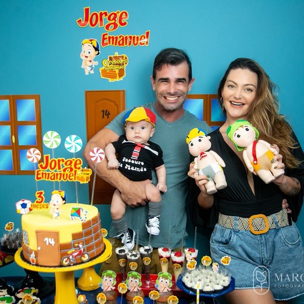 Laura Keller e Jorge Sousa no mesversário de 3 meses do filho, Jorge Emanuel (Foto: Reprodução/Instagram)
