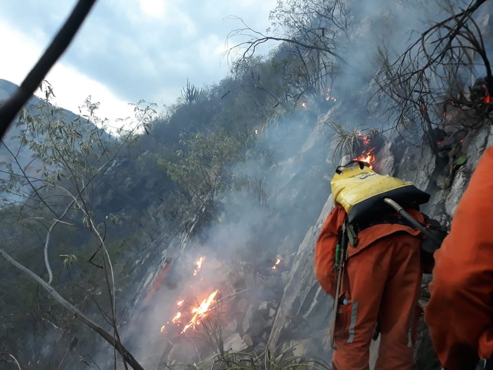 Incêndio de grandes proporções atingiu área de vegetação na Chapada Diamantina, na Bahia — Foto: Corpo de Bombeiros Militar da Bahia
