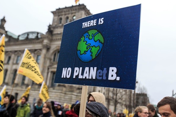 Manifestantes vão às ruas em Berlim para pedir um acordo de peso na COP21; sustentabilidade; meio ambiente; manifestação; natureza (Foto: Carsten Koall Getty Images)