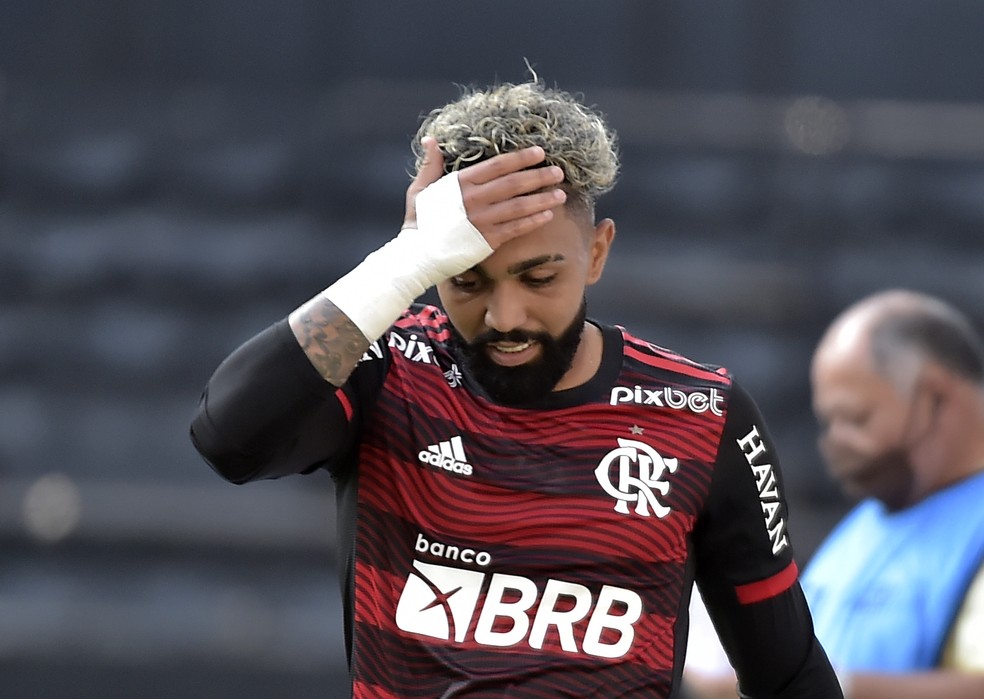Gabigol coloca as mãos a cabeça em Flamengo x Resende — Foto: André Durão