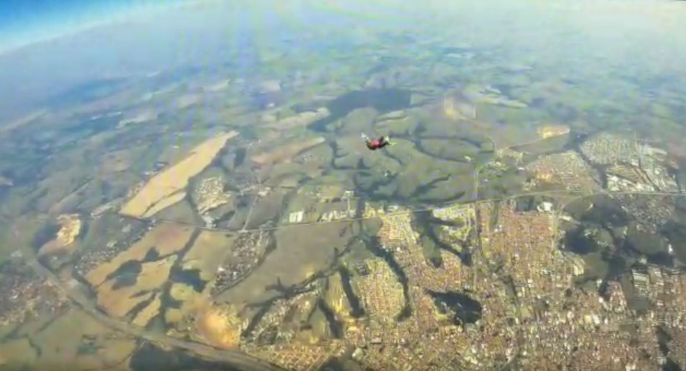 VÃ­deo mostra salto de paraquedista que morreu ao ser atropelado por carreta em Boituva (Foto: Arquivo Pessoal)