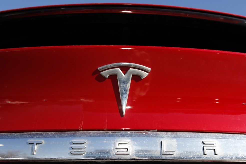 Funcionário denunciou tentativa de suborno à montadora de veículos Tesla, que procurou o FBI. — Foto: AP/David Zalubowski