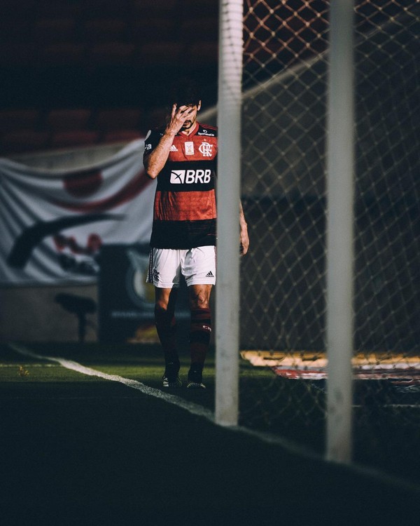 Exame em Rodrigo Caio, do Flamengo, não detecta lesão, mas zagueiro fará tratamento por dores no tornozelo