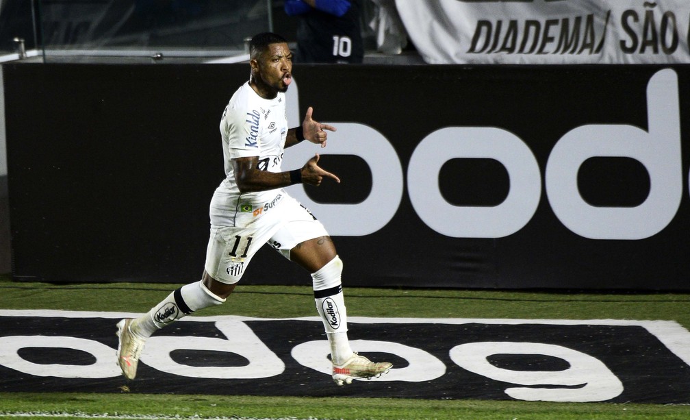 Santos x São Paulo: Marinho comemora o primeiro gol do Peixe — Foto: Marcos Ribolli