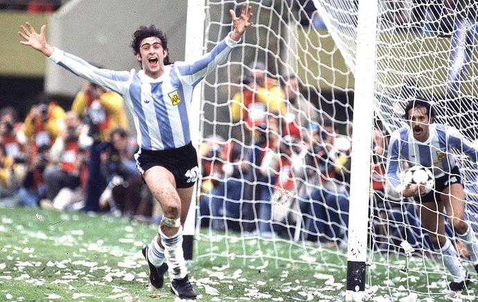 Mario Kempes bola da Copa do Mundo 1978 (Foto: Getty Images)