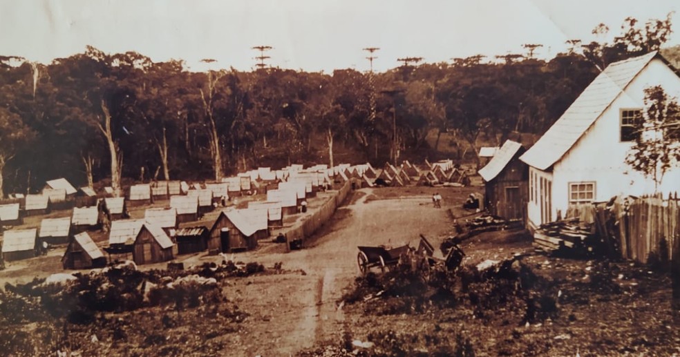 Assentamento dos primeiros imigrantes ucranianos em São João de Capanema, hoje Prudentópolis, em abril de 1896 — Foto: Divulgação/Museu do Milênio