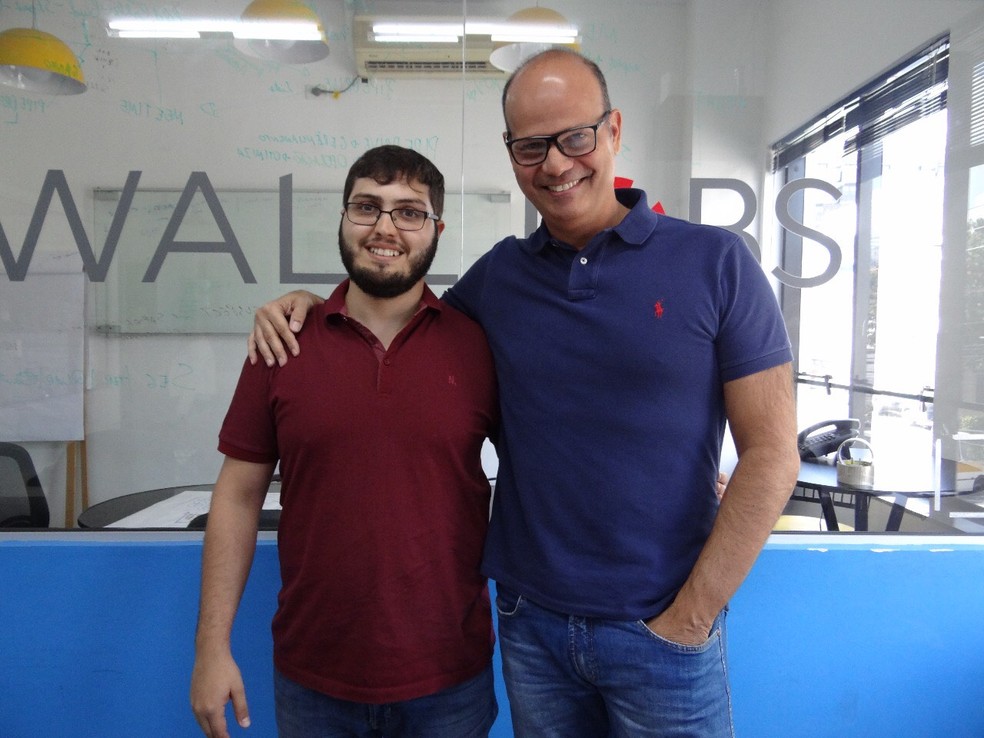 Henrique Calandra (de vermelho), fundador, ao lado de Alexandre Sandra, CEO do WallJobs desde 2016 — Foto: Divulgação