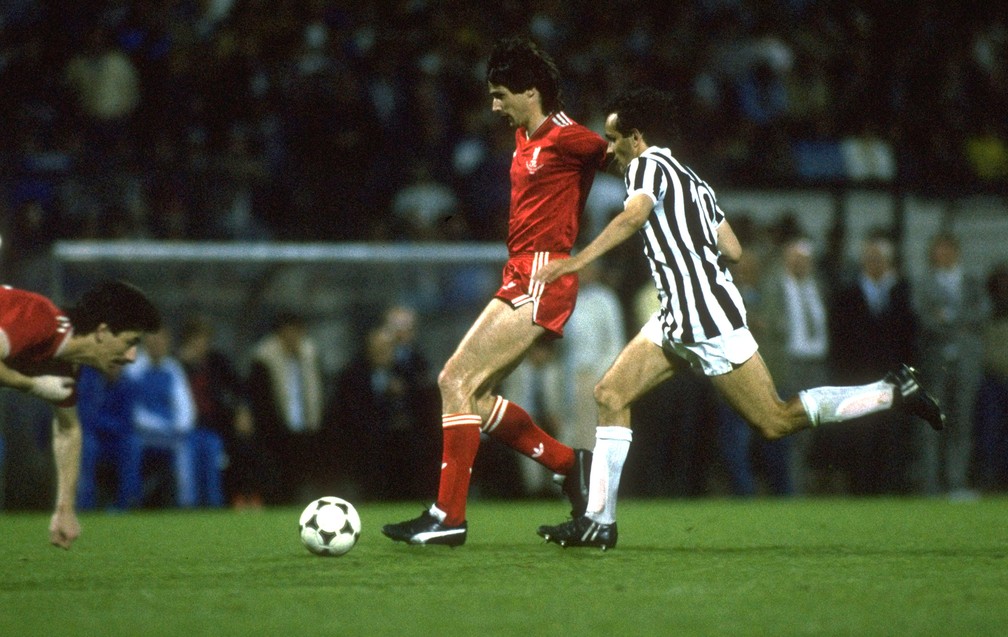 Michel Platini e Alan Hanse, Juventus X Liverpool 1985 — Foto: Getty Images