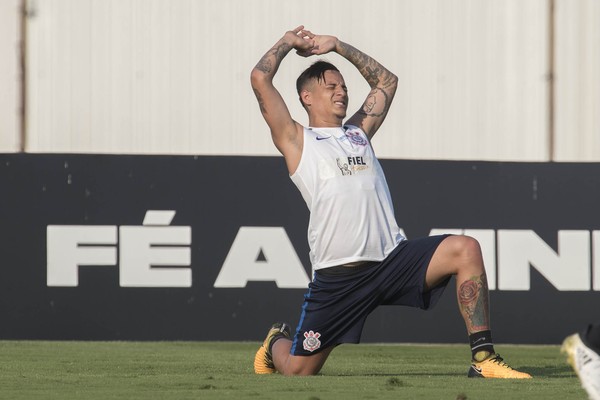 Arana treina, não sente dores e deve reforçar Corinthians contra o Vasco