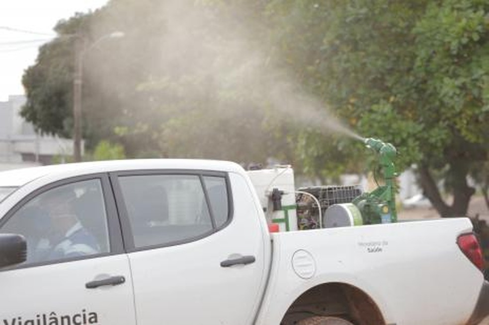 Carro fumacê começa a passar em bairros de Teresina devido aumento de casos de dengue | Piauí | G1