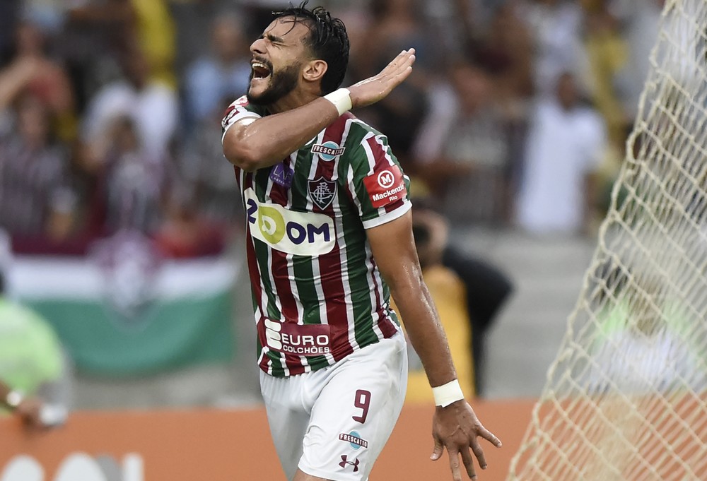 Carência financeira e de mercado une rivais Fla e Flu por futuro de Dourado