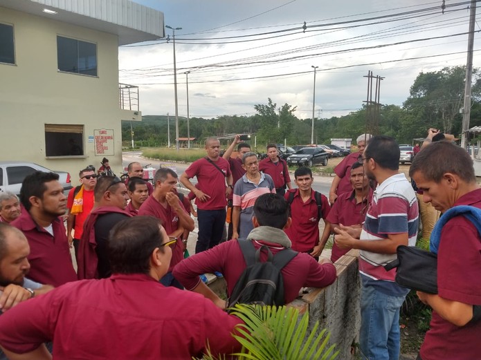 Ônibus foram recolhidos para a garagem, na Zona Norte de Manaus — Foto: Indiara Bessa/ G1 AM