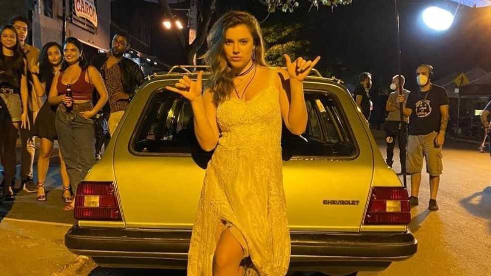 Alice Wegmann interpreta Raíssa Medeiros em 'Rensga Hits' — Foto: Reprodução/Instagram da atriz