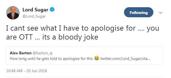 O empresário inglês e astro de reality show da TV britânica Alan Sugar justificando sua piada racista (Foto: Twitter)