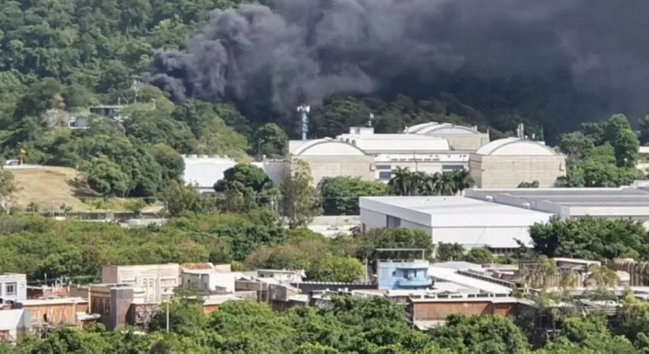 Princípio de incêndio atinge os Estúdios Globo, no Rio  (Foto: Reprodução/Instagram)